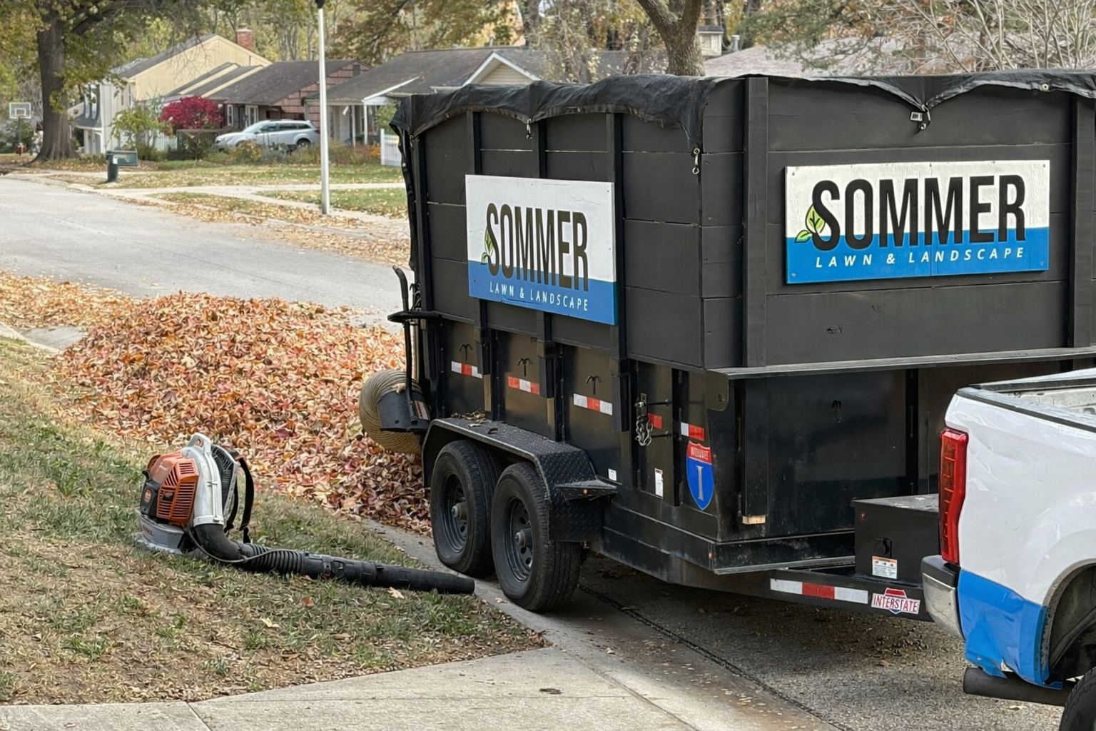 Sommer Lawn curbside leaf pickup